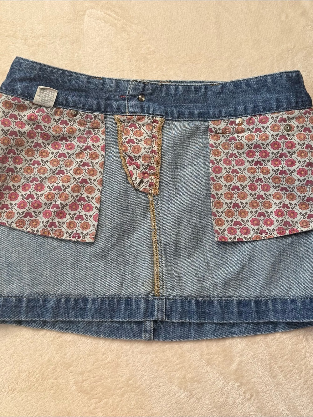 American Eagle Medium Blue Women's Jean skirt with Pink Logo Stitching - Picture 4 of 5